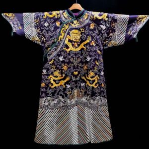 盤金盤銀繡重工新中式龍袍 | Gold and Silver Couching Embroidered Garment