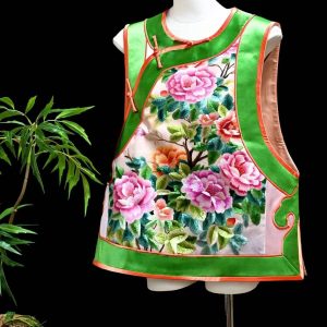 手繡彩色牡丹花綠邊馬甲 | Hand-Embroidered Peony Vest