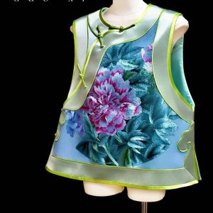藍底手繡牡丹花綠邊馬甲 | Hand-Embroidered Peony Vest