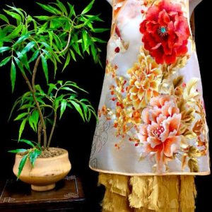黃底牡丹花綠邊馬甲 | Yellow-Ground Peony Hand-Embroidered Vest