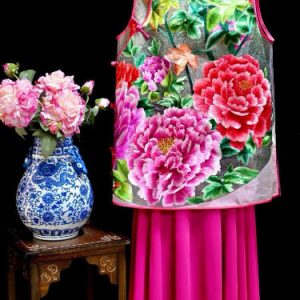 粉色手繡大牡丹藍邊馬甲 | Pink Hand-Embroidered Peony Large Peony Vest