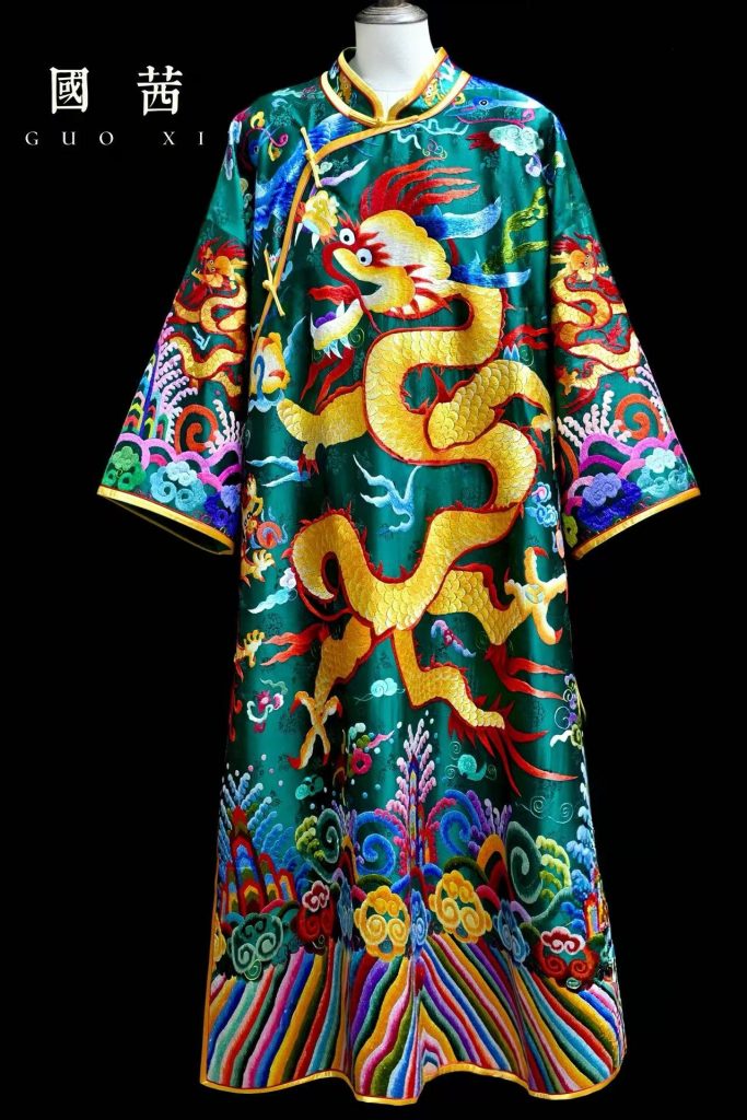 绿色暗纹金色龙纹彩花长袍