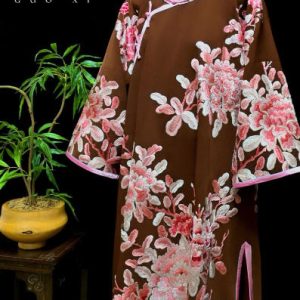 綠色手繡牡丹花長袍馬 | Green Hand-Embroidered Peony Robe
