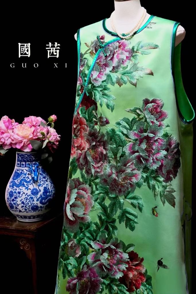 绿色手绣绿白牡丹花长袍马甲