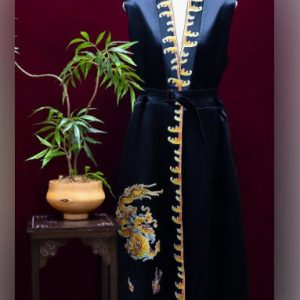 黑色軟緞手繡龍紋無袖長袍 | Black Soft Satin Hand-Embroidered Dragon Motif Robe