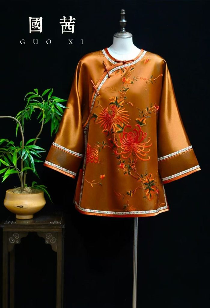 软缎橘色手绣菊花太太服