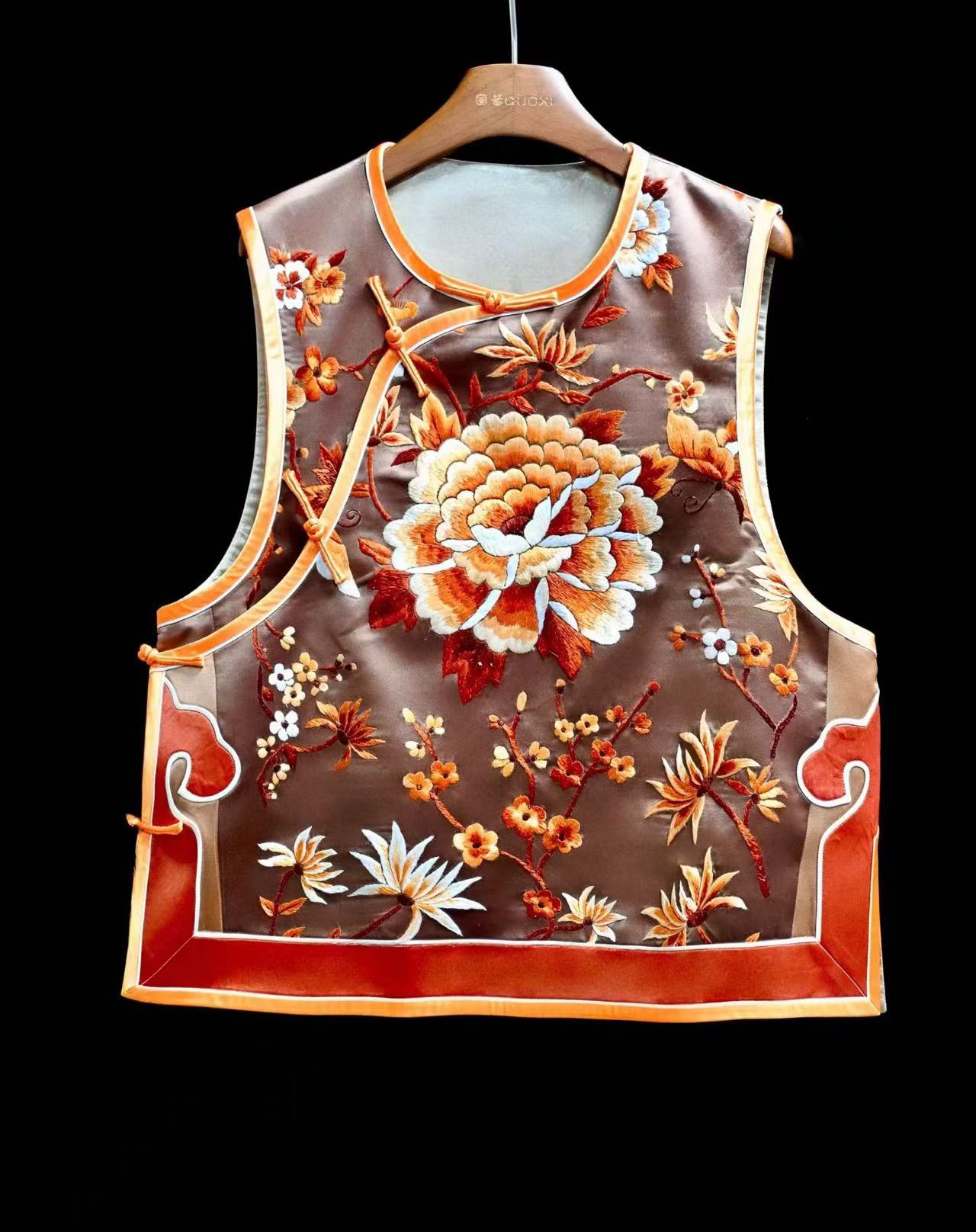 棕色橘紅邊手繡橘白漸變花馬甲 | Orange Red Brown Hand-Embroidered Vest