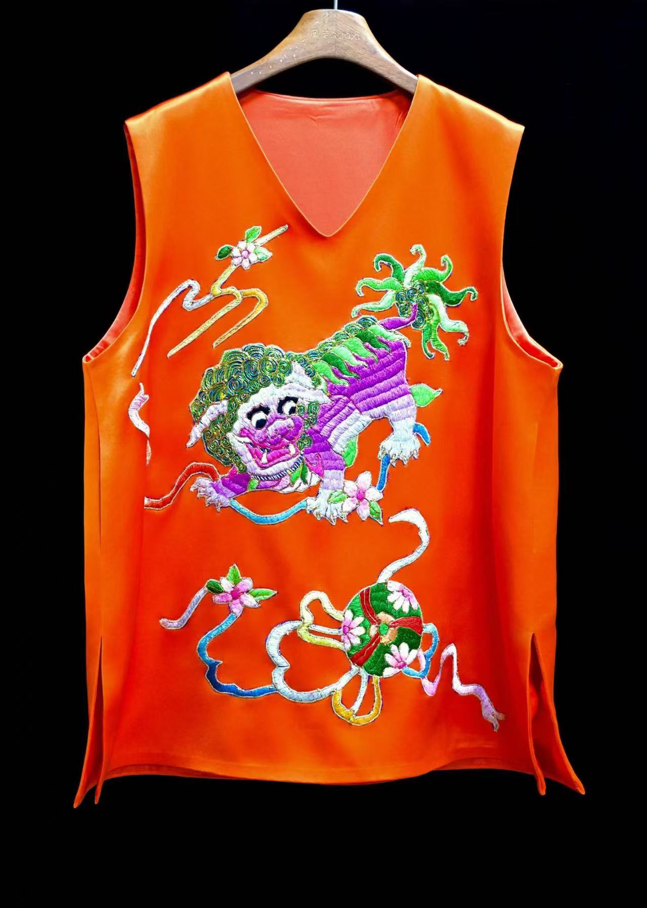 橘紅色手繡多色獅子馬甲 | Orange Red Red Hand-Embroidered Lion Vest