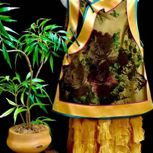 墨綠手繡牡丹花黃邊馬甲 | Dark Green Hand-Embroidered Peony Vest