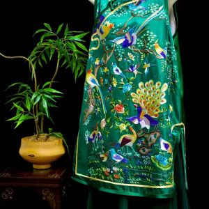 綠色手繡彩色百鳥朝鳳馬甲 | Green Hand-Embroidered Bird Motif Vest